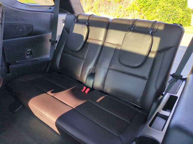 Certified 2025 Ford Explorer Platinum w/ Ultimate Package AWD/4WD image 32