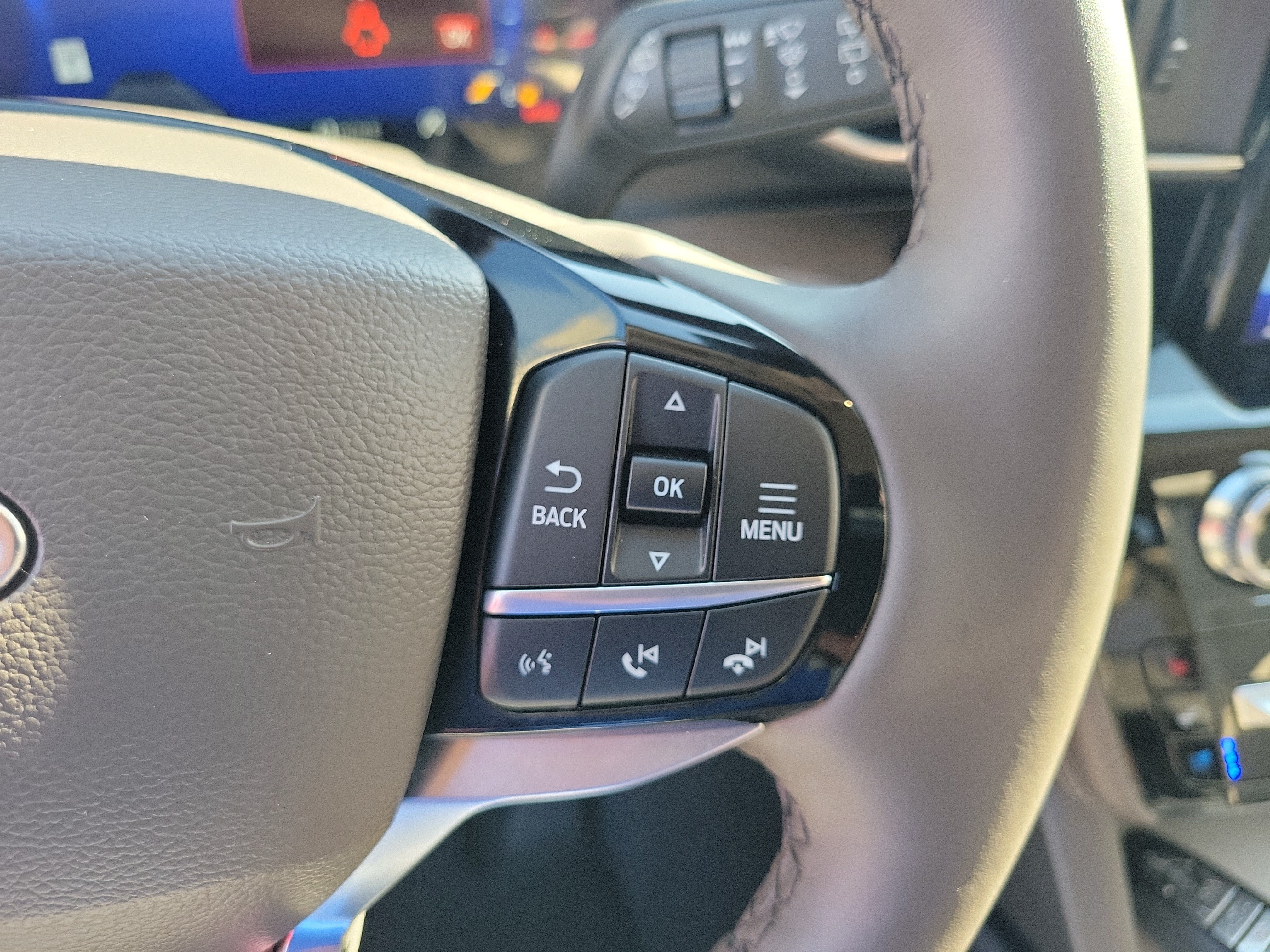 Certified 2023 Ford Explorer Platinum w/ Technology Package AWD/4WD image 7