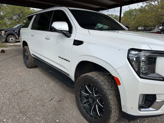 Used 2023 GMC Yukon XL SLT w/ SLT Premium Package AWD/4WD image 6