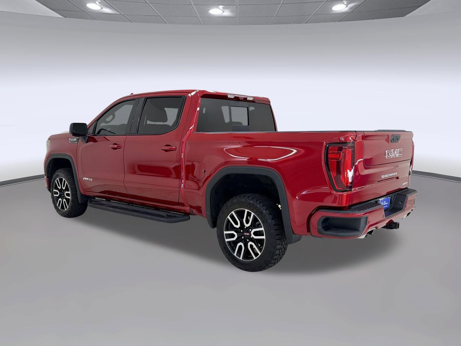Used 2024 GMC Sierra 1500 AT4 w/ Technology Package AWD/4WD image 3