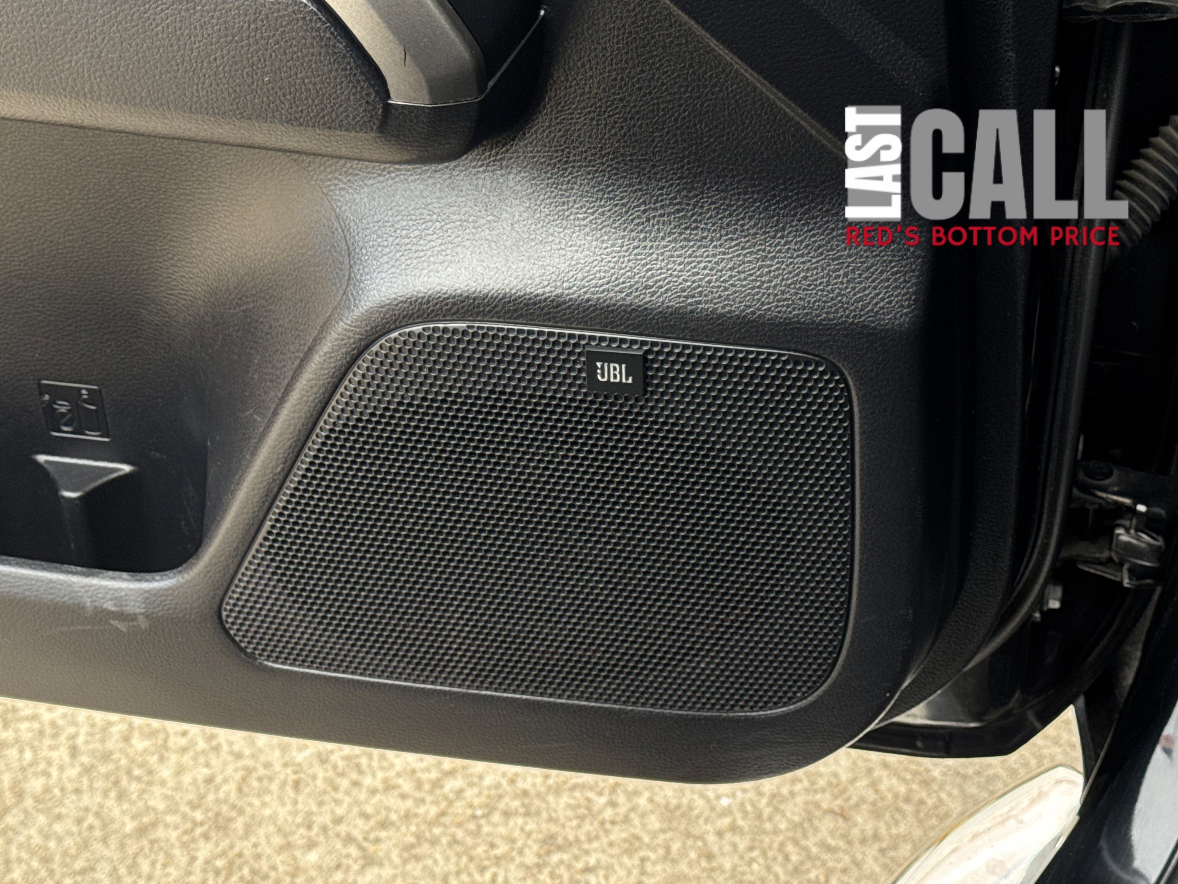 Used 2020 Toyota Tacoma Limited image 28