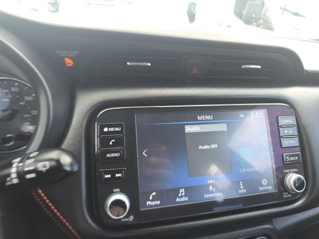 Used 2023 Nissan Kicks SR w/ SR Premium Package FWD image 8