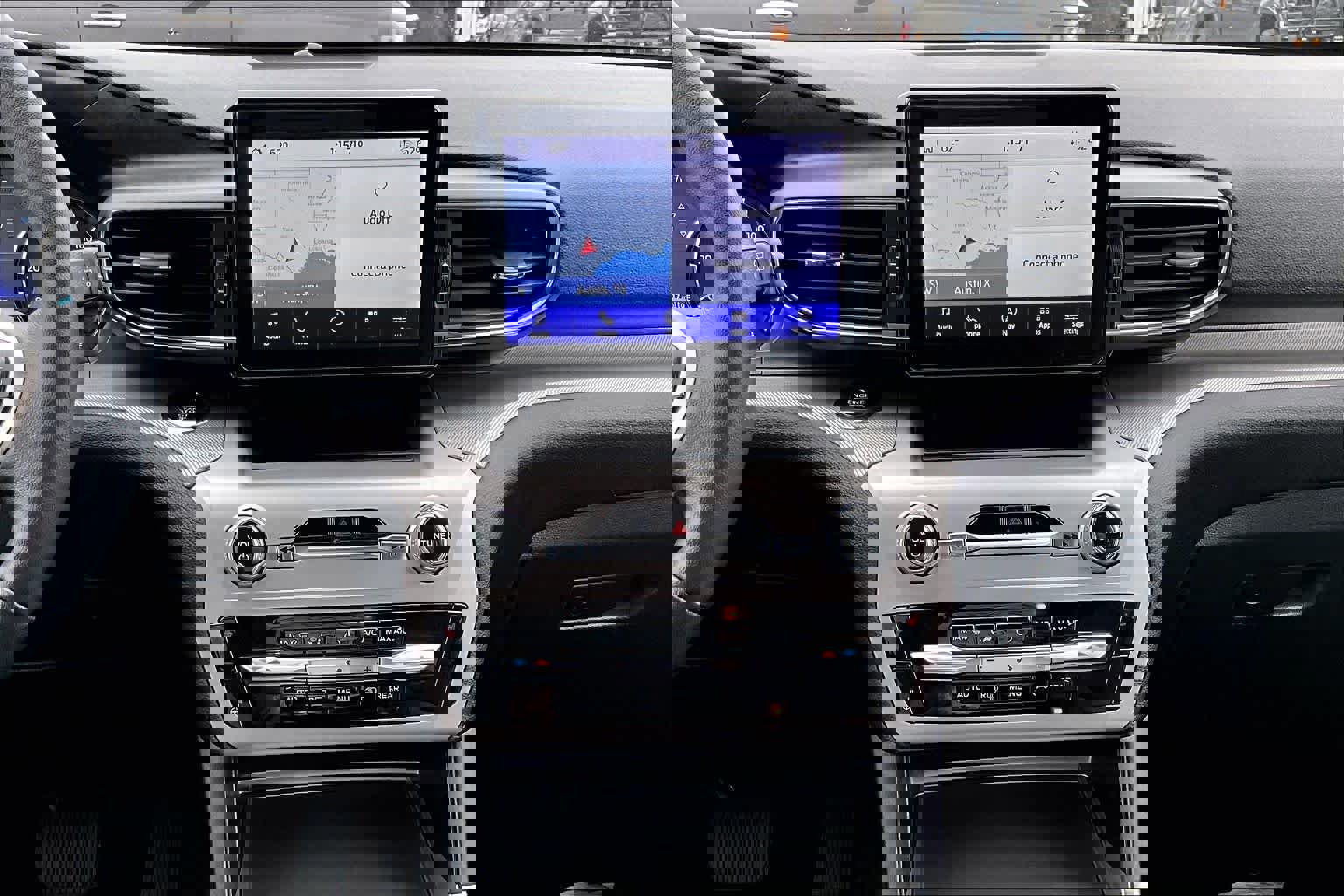 Certified 2022 Ford Explorer XLT w/ Equipment Group 202A image 10