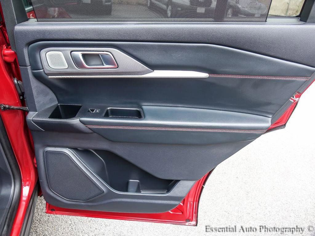 Certified 2025 Ford Explorer ST image 27