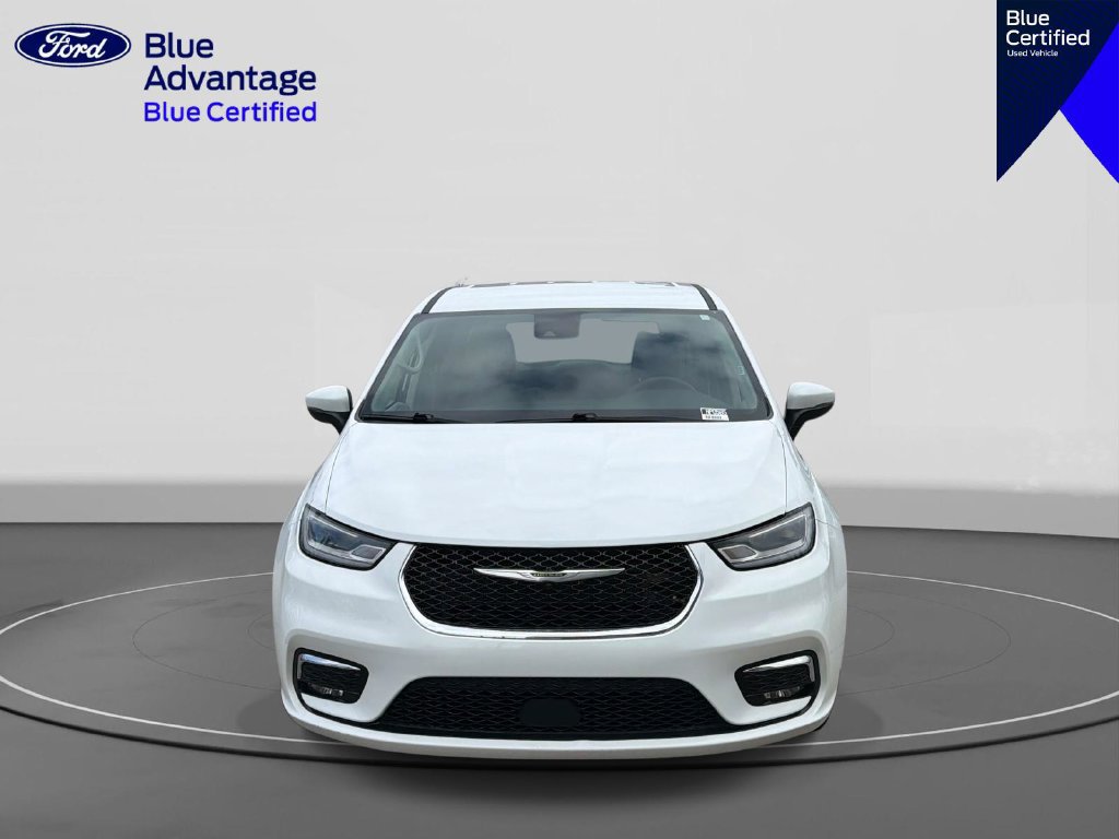 Used 2023 Chrysler Pacifica Touring-L FWD image 3