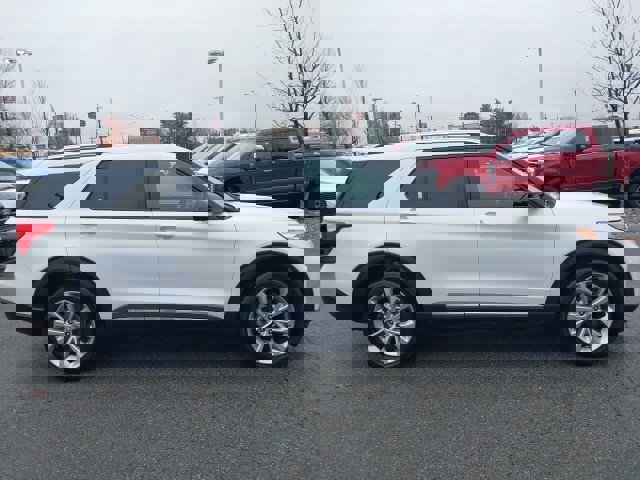 Certified 2021 Ford Explorer Platinum w/ Equipment Group 601A image 9