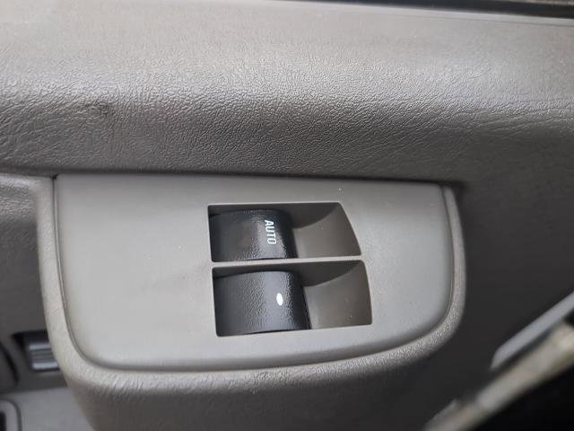 Used 2018 Chevrolet Express 2500 w/ Driver Convenience Package image 14