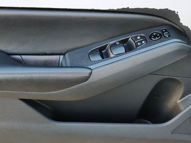 Used 2025 Nissan Altima 2.5 SV FWD image 16