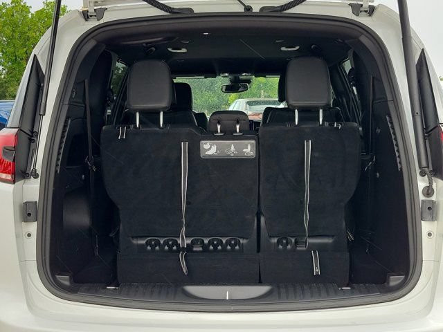 Used 2021 Chrysler Pacifica Touring-L w/ Premium & Safety Sphere Group FWD image 9