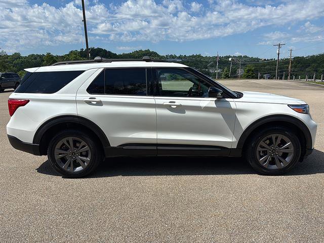 Certified 2024 Ford Explorer XLT w/ Equipment Group 202A AWD/4WD image 5