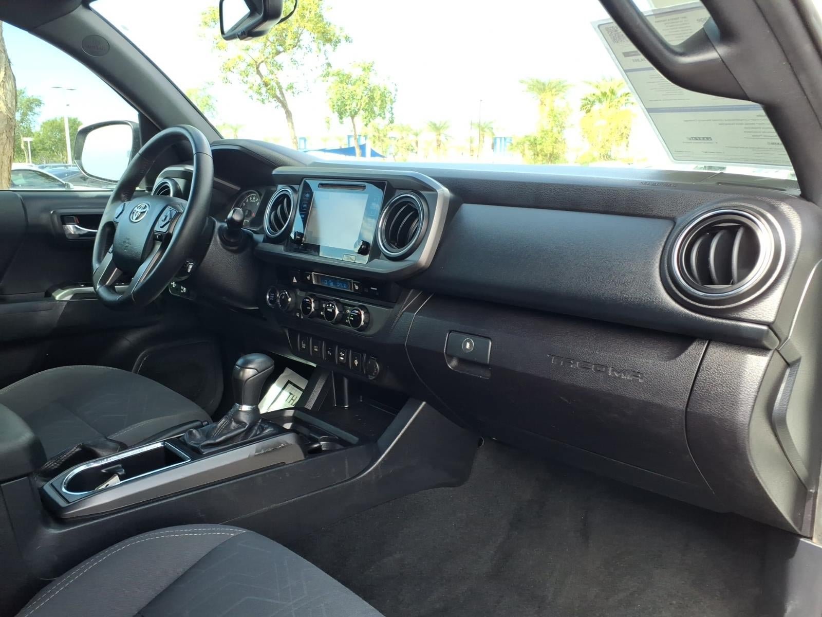 Used 2017 Toyota Tacoma TRD Off-Road w/ Premium & Technology Package AWD/4WD image 10