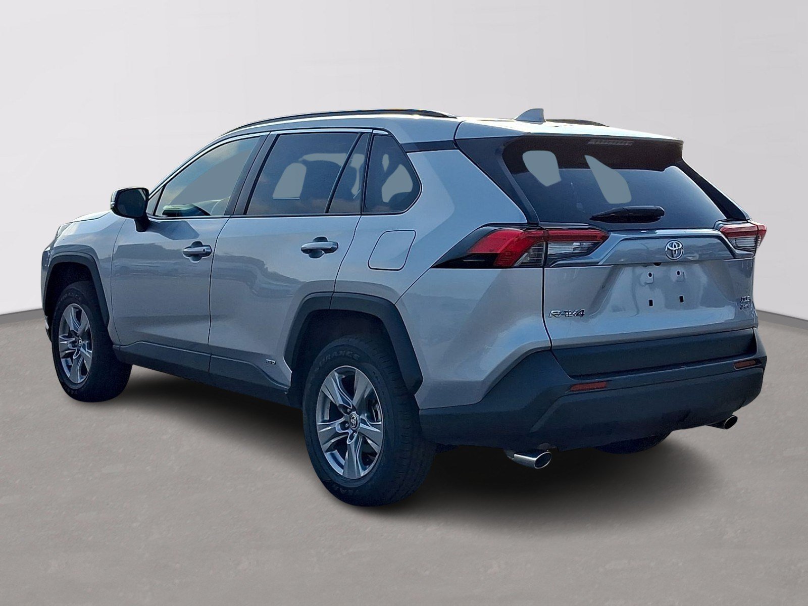 Used 2025 Toyota RAV4 XLE AWD/4WD image 4