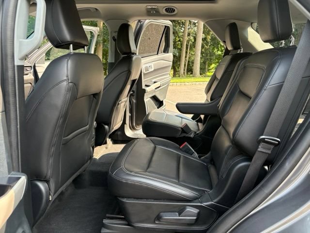 Certified 2022 Ford Explorer XLT w/ Equipment Group 202A AWD/4WD image 27