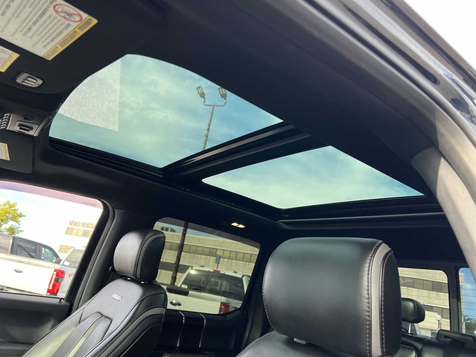Certified 2019 Ford F450 Platinum w/ Platinum Ultimate Package AWD/4WD image 32