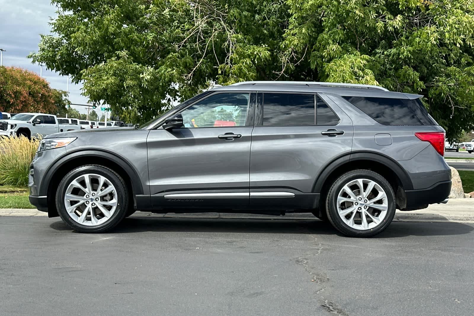 Certified 2023 Ford Explorer Platinum w/ Technology Package AWD/4WD image 5