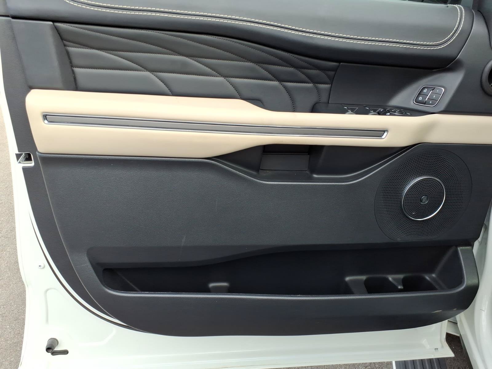 Certified 2024 Ford Expedition Platinum AWD/4WD image 12