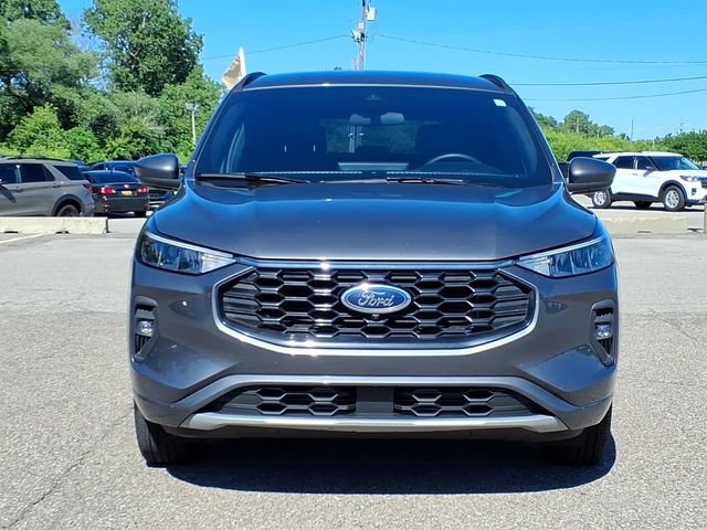 Certified 2023 Ford Escape ST-Line Select w/ Tech Pack #2 AWD/4WD image 2