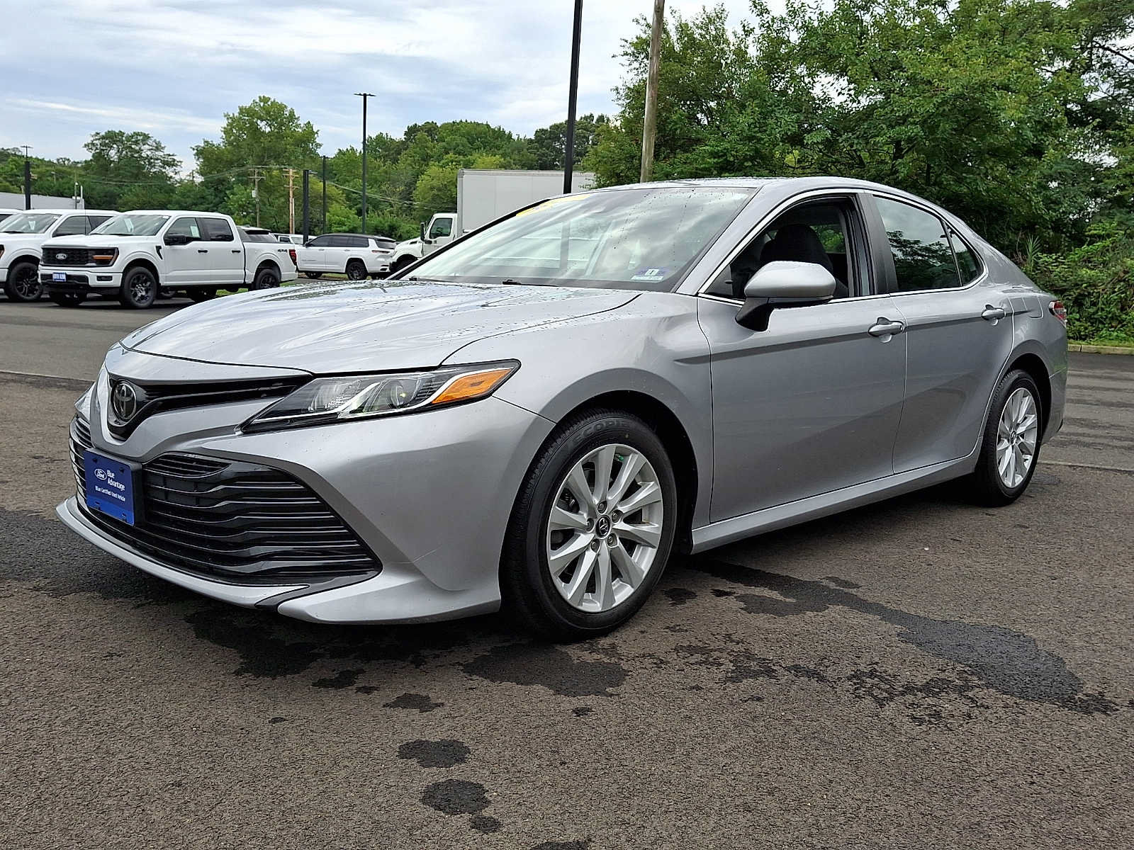 Used 2019 Toyota Camry LE FWD image 3