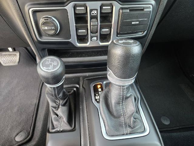 Used 2024 Jeep Wrangler Unlimited Sahara AWD/4WD image 19
