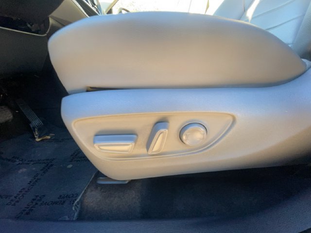 Used 2024 Toyota Highlander XLE AWD/4WD image 13