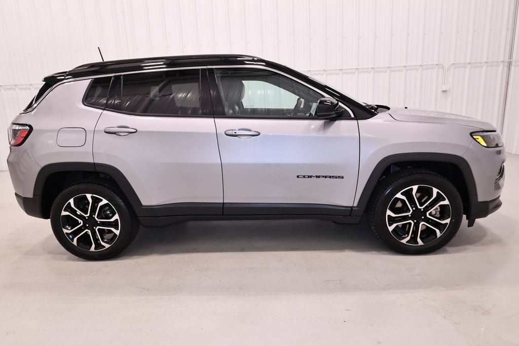 Used 2023 Jeep Compass Limited AWD/4WD image 2