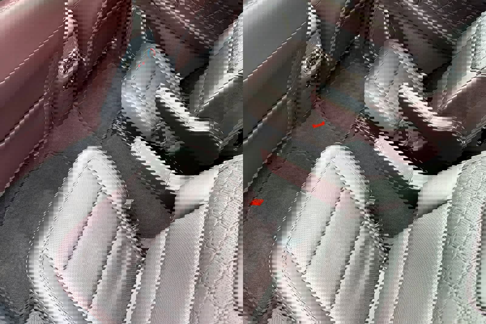 Certified 2025 Ford Explorer Platinum w/ LUX Leather Package image 10