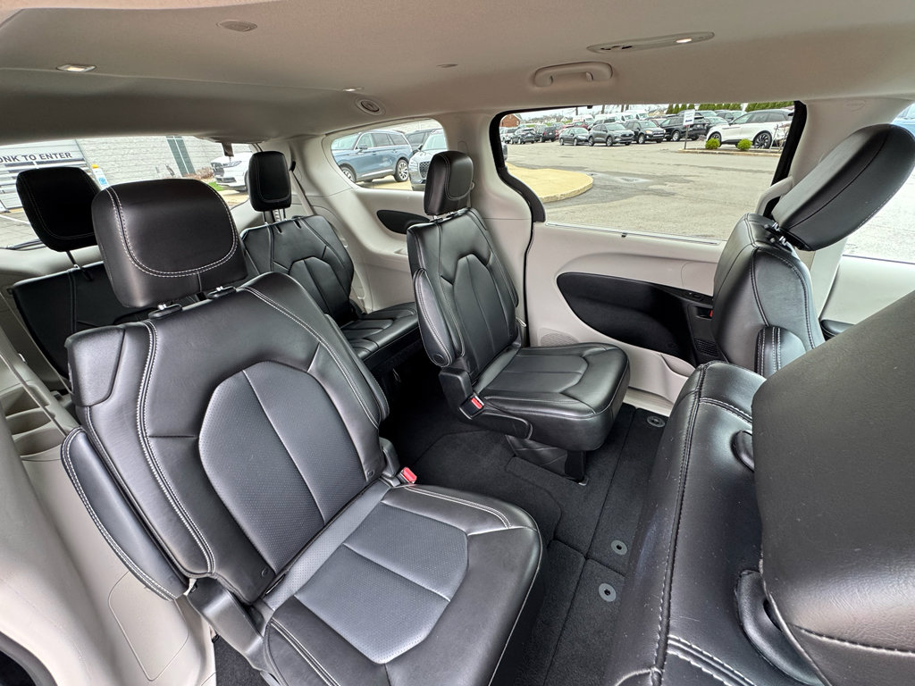 Used 2023 Chrysler Pacifica Touring-L FWD image 30