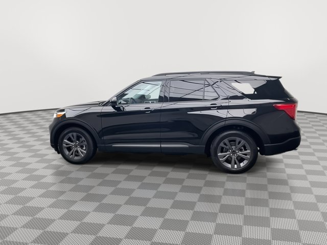 Certified 2023 Ford Explorer XLT w/ Equipment Group 202A image 40