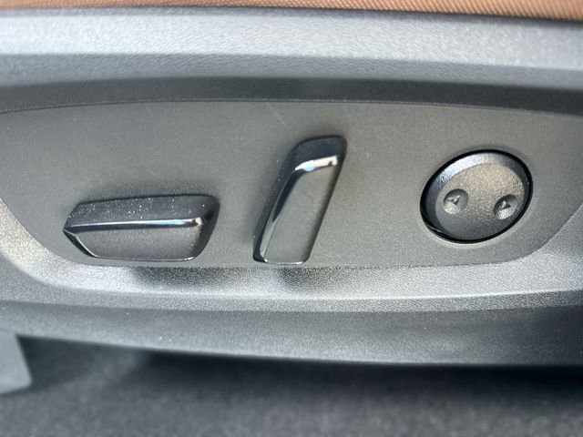 Used 2025 Nissan Pathfinder Platinum w/ Black Appearance Package image 13