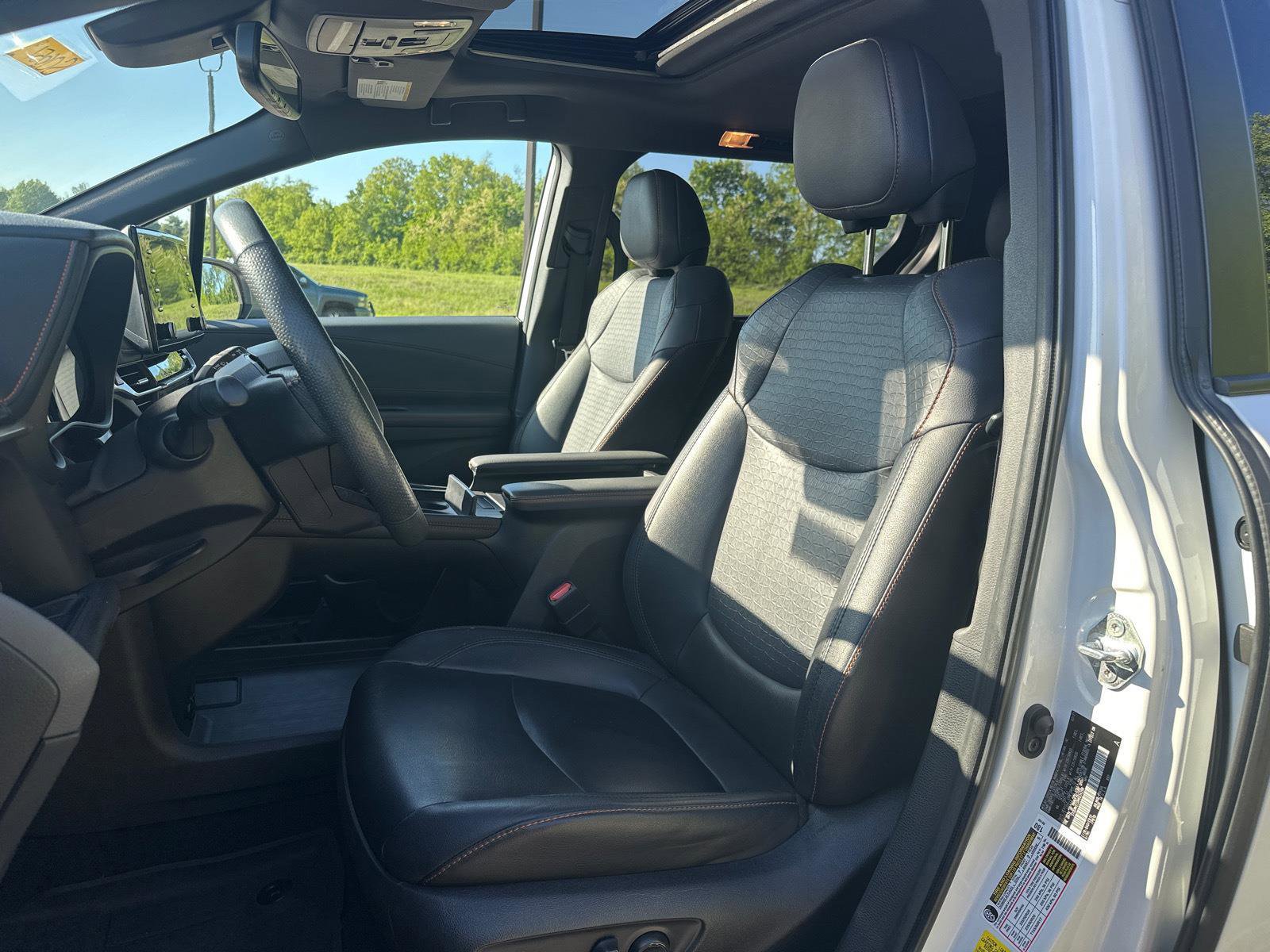Used 2021 Toyota Sienna XSE w/ XSE Plus Package FWD image 6