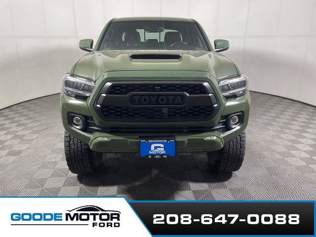 Used 2022 Toyota Tacoma TRD Sport w/ TRD Premium Sport Package AWD/4WD image 3