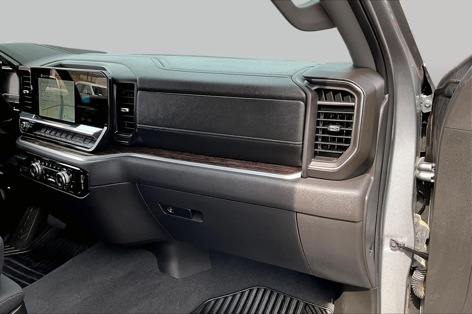 Used 2025 GMC Sierra 1500 Elevation w/ X31 Off-Road Package AWD/4WD image 17