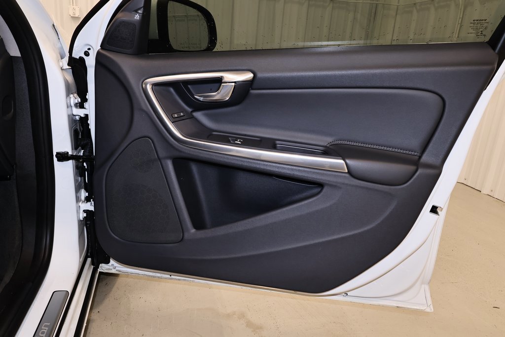 Used 2017 Volvo S60 T5 Inscription image 20