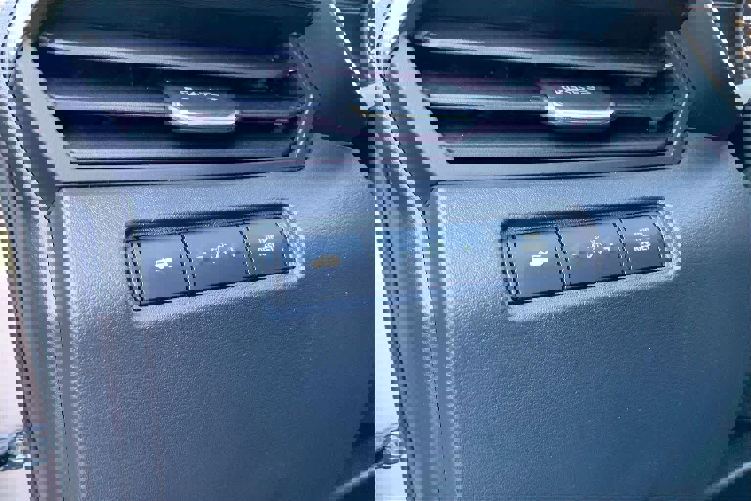 Used 2024 Nissan Altima 2.5 SV image 33