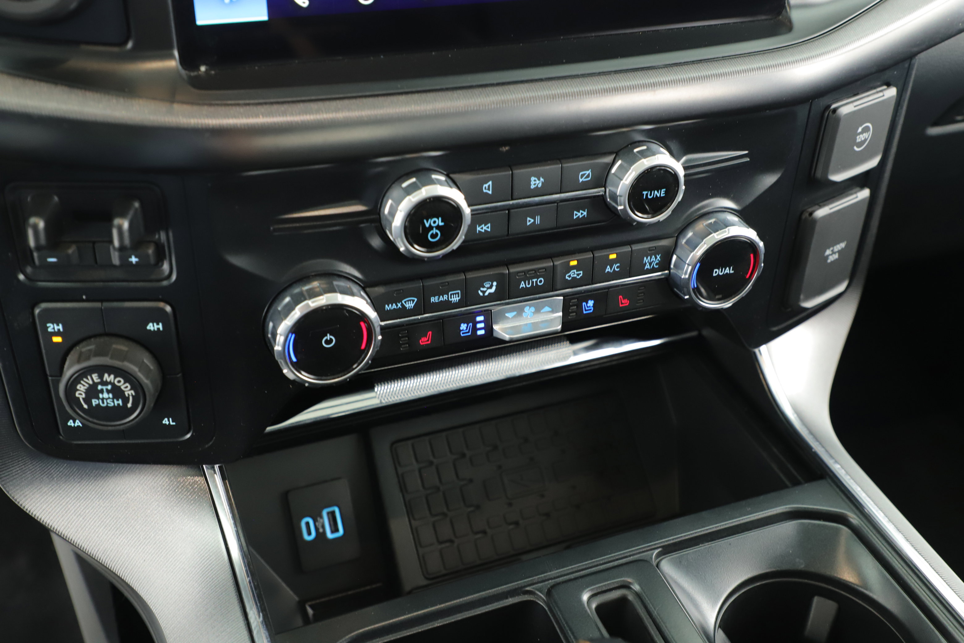 Certified 2023 Ford F150 Platinum w/ Equipment Group 701A High image 15