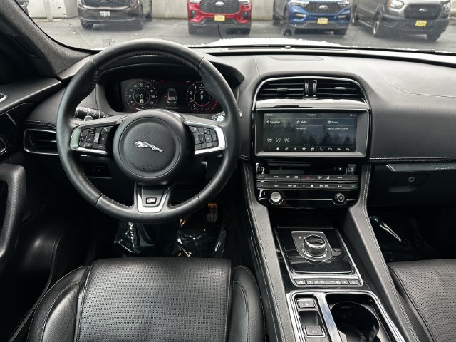 Used 2019 Jaguar F-PACE S AWD/4WD image 13