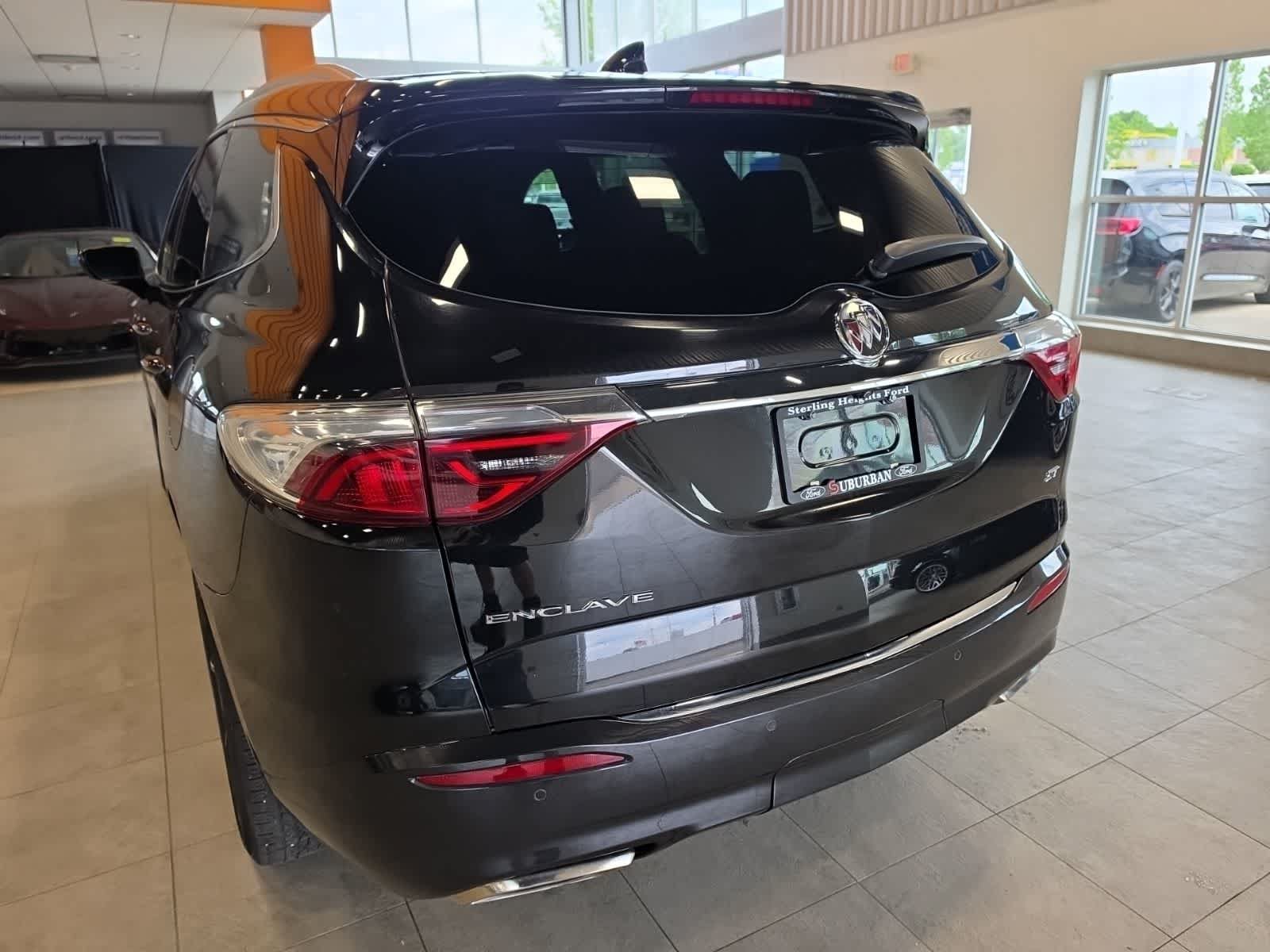 Used 2023 Buick Enclave Essence w/ Sport Touring Edition FWD image 10