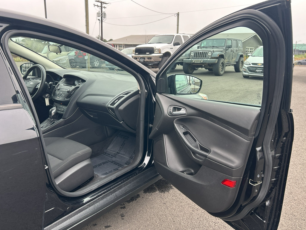 Certified 2017 Ford Focus SE FWD image 23