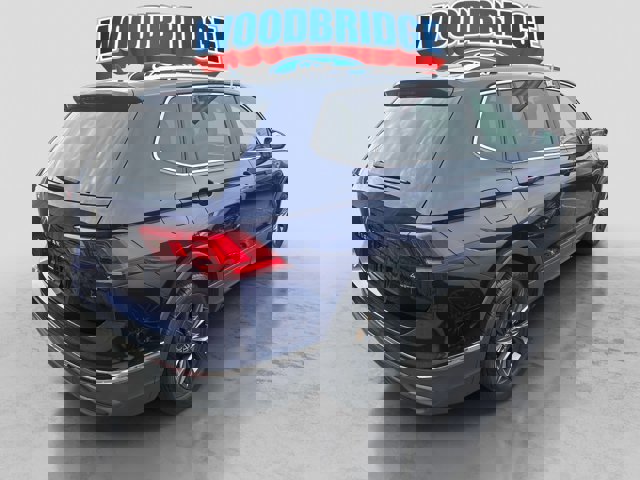 Used 2022 Volkswagen Tiguan SE w/ Panoramic Sunroof Package image 5