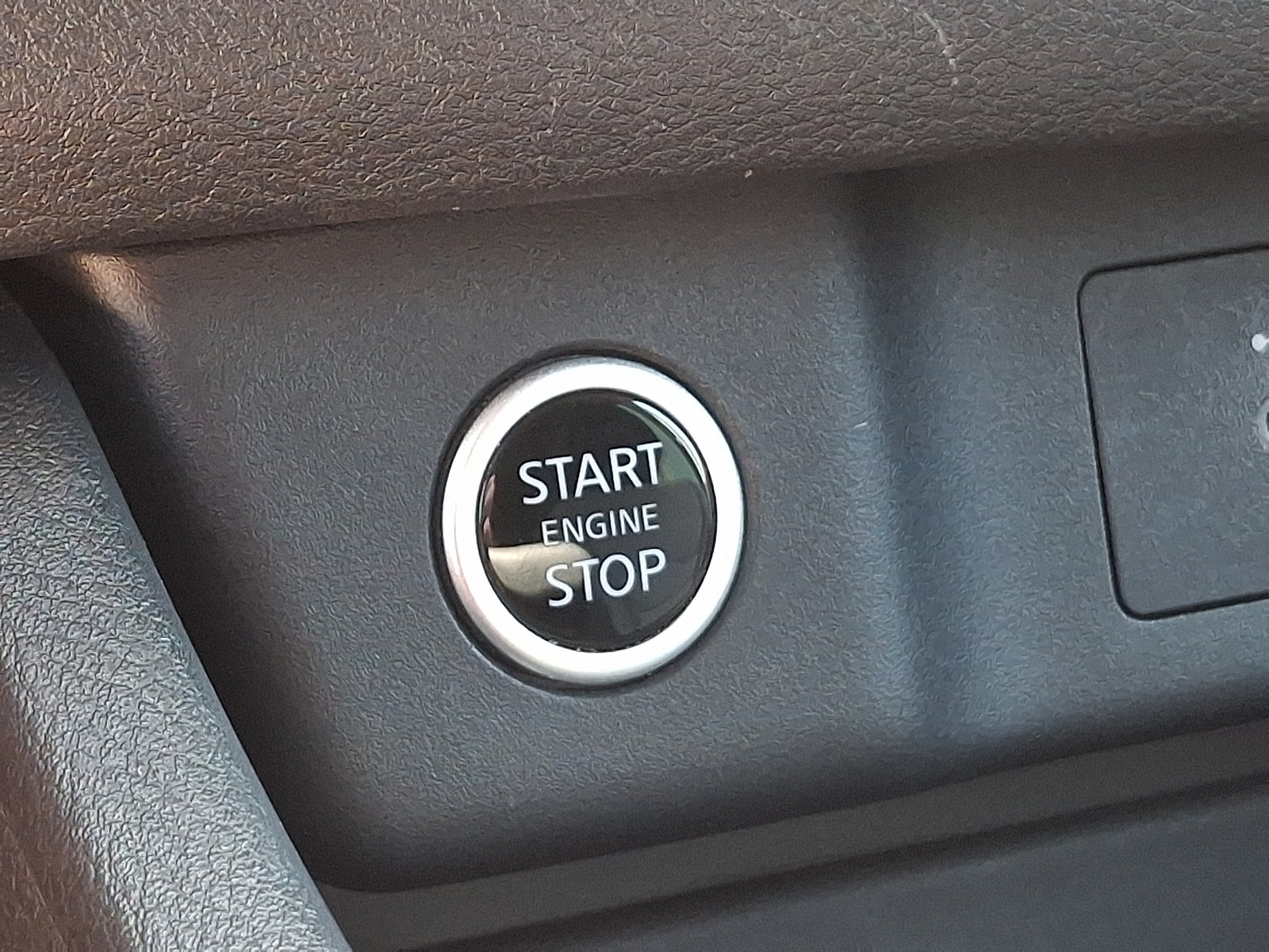 Used 2023 Nissan Rogue SV AWD/4WD image 24