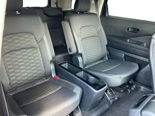 Used 2025 Nissan Pathfinder SV w/ SV Premium Package AWD/4WD image 18