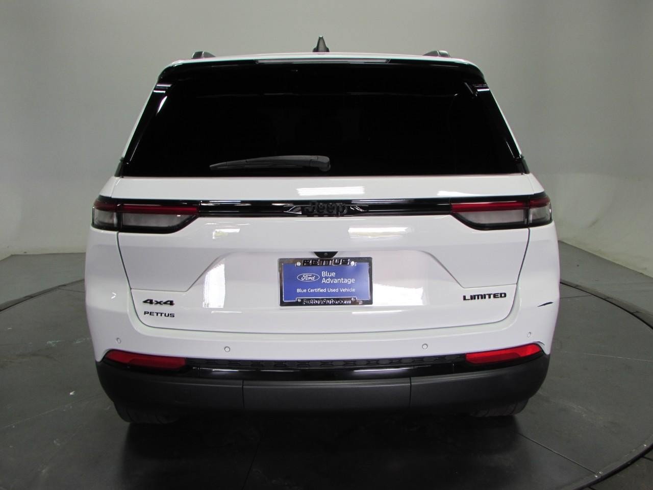 Used 2024 Jeep Grand Cherokee Limited w/ Black Appearance Package AWD/4WD image 6