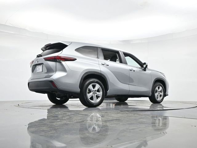 Used 2024 Toyota Highlander LE image 31