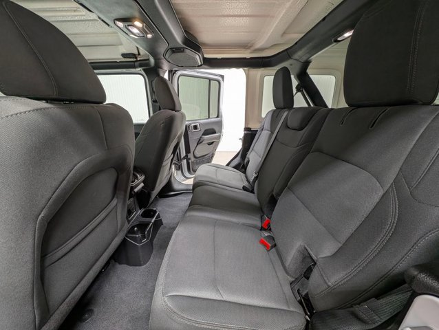 Used 2019 Jeep Wrangler Unlimited Sahara AWD/4WD image 13