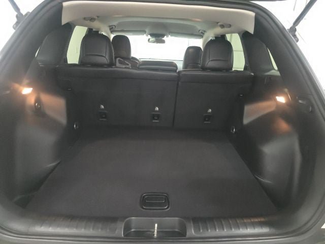 Used 2019 Jeep Cherokee Latitude Plus w/ Cold Weather Group AWD/4WD image 12