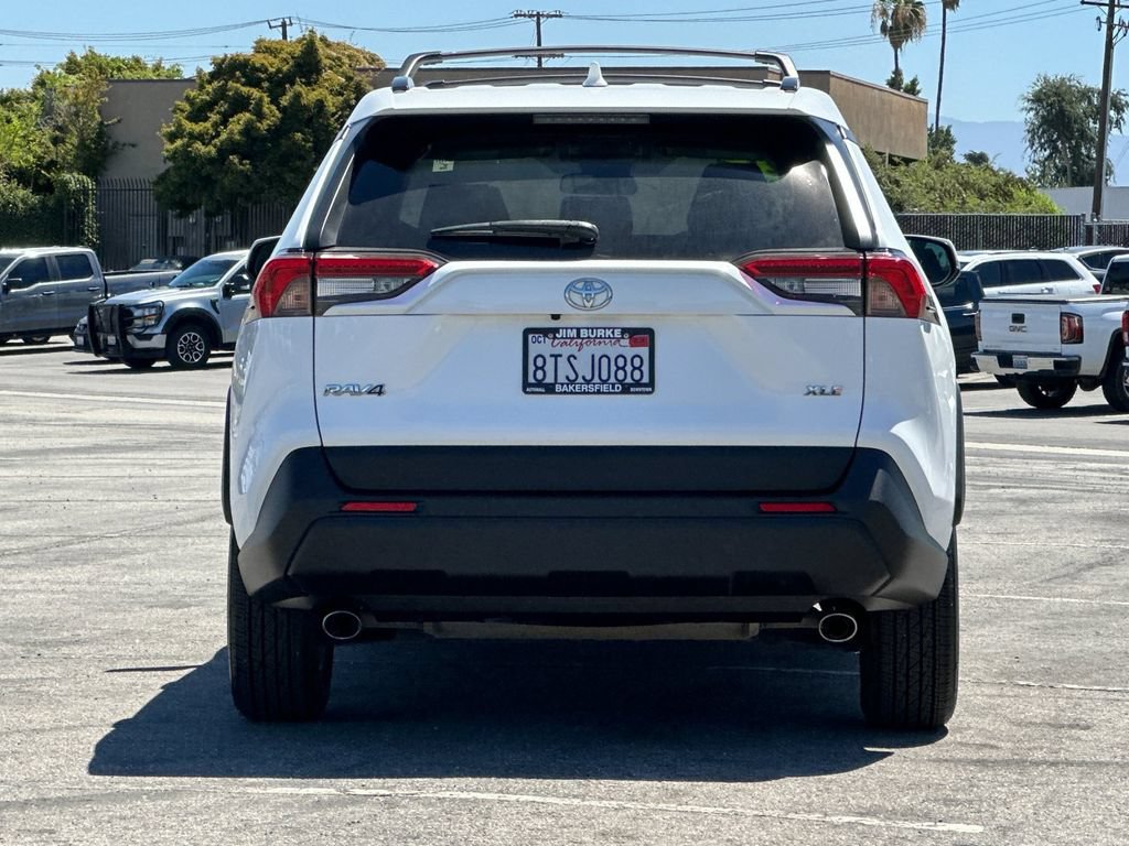 Used 2021 Toyota RAV4 XLE w/ Carpet Mat Package (TMS) FWD image 4