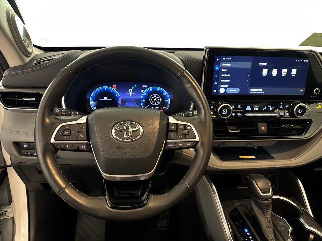 Used 2023 Toyota Highlander L image 10