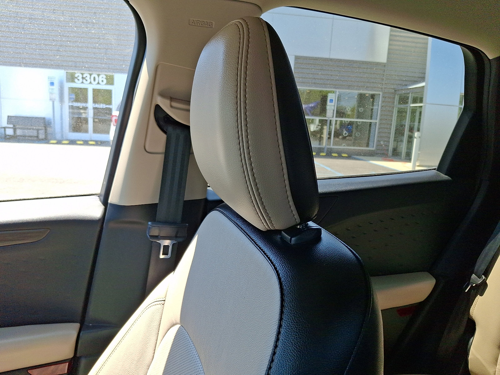 Certified 2020 Ford Escape Titanium AWD/4WD image 17