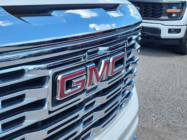 Used 2025 GMC Sierra 1500 Denali AWD/4WD image 9