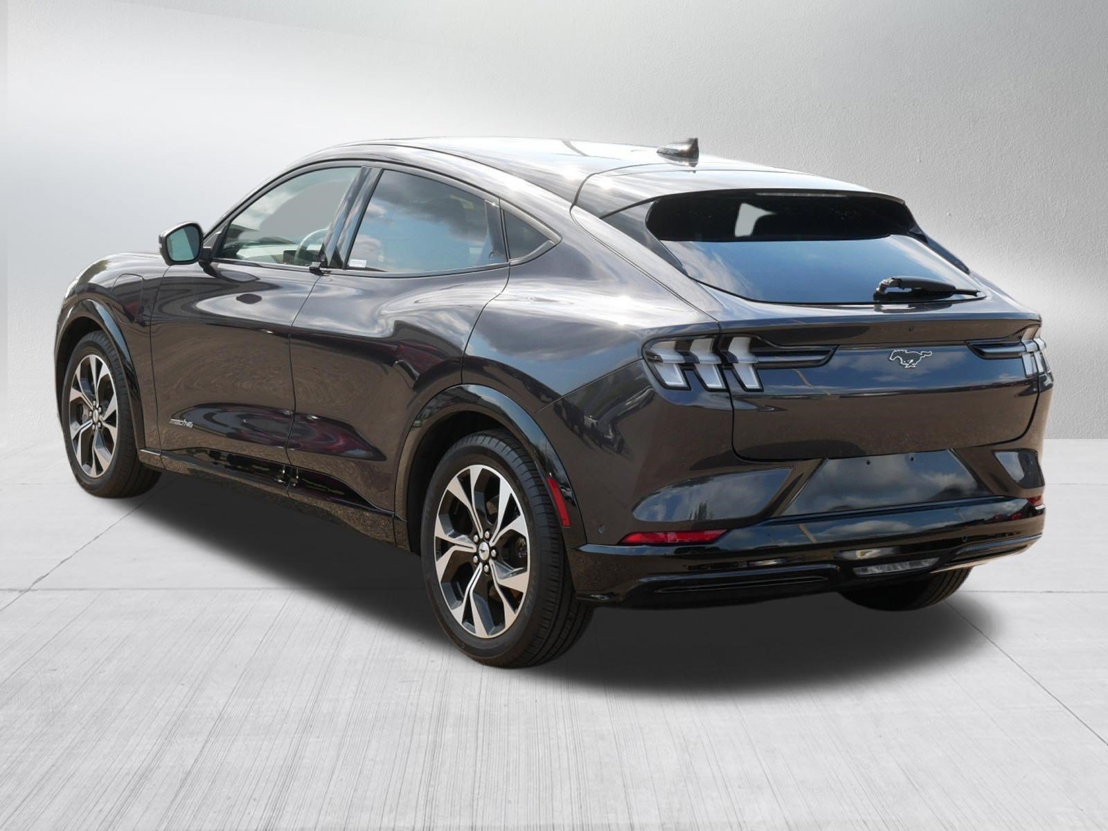 Certified 2022 Ford Mustang Mach-E Premium AWD/4WD image 5